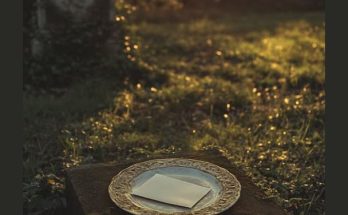 Old Woman Brought Son's Favorite Pastry to His Grave & Found Note Saying 'Thank You' upon Her Return – Story of the Day