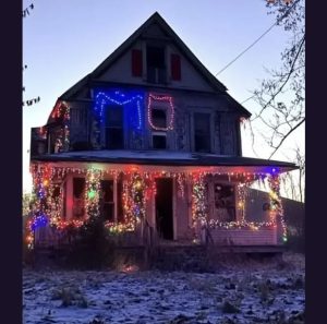 On Christmas Eve, I Visited My Missing Parents' Abandoned House and Found It Beautifully Decorated