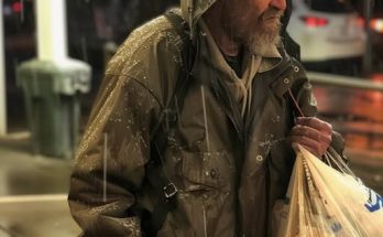 I Paid for a Homeless Man's Groceries – The Next Day, He Greeted Me as a CEO at My Job Interview