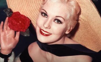 Users Say '80s Bombshell Kim Novak 'Destroyed Her Gorgeous Face' with Plastic Surgeries – Her Transformation Caused a Stir