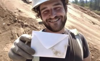 Poor Builder's Father Gives Him an Envelope Before Passing Away with Instructions to Open It 10 Years Later – He Finally Does