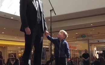 I Saw a Man on Stage with the Same Birthmark as Mine — Ignoring My Mom’s Protests, I Ran to Him and Shouted, ‘Dad, Is That You?’