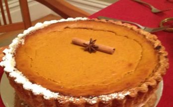 Old Woman Brought Son's Favorite Pastry to His Grave & Found Note Saying 'Thank You' upon Her Return – Story of the Day