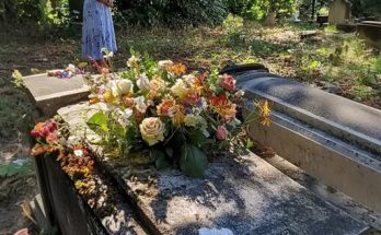 I Saw a Woman Throwing away the Flowers I Placed on My Mom’s Grave – Her Truth Altered My Life