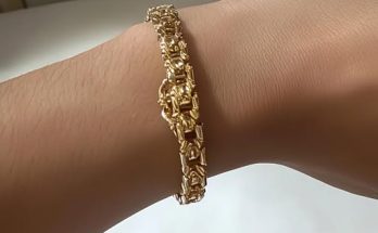 I Received a Gold Bracelet from an Unknown Sender – When My Sister-in-Law Saw It, She Went Pale